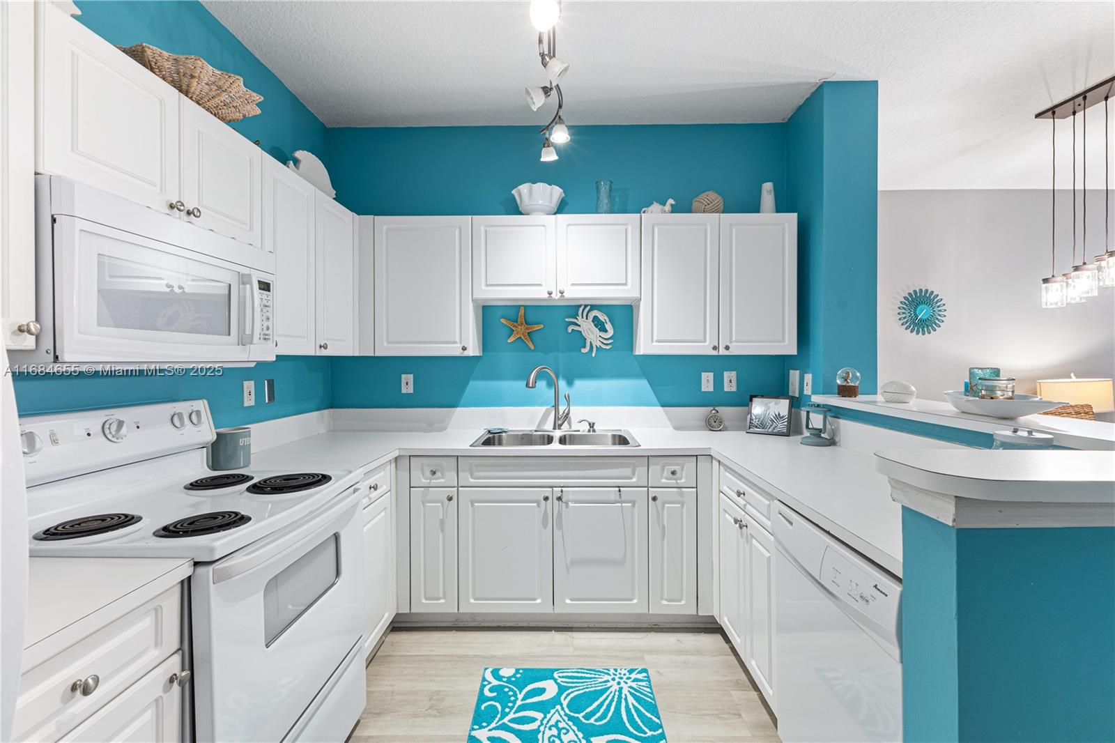 TOWER CONDO AT CITYPLACE - Residential Lease