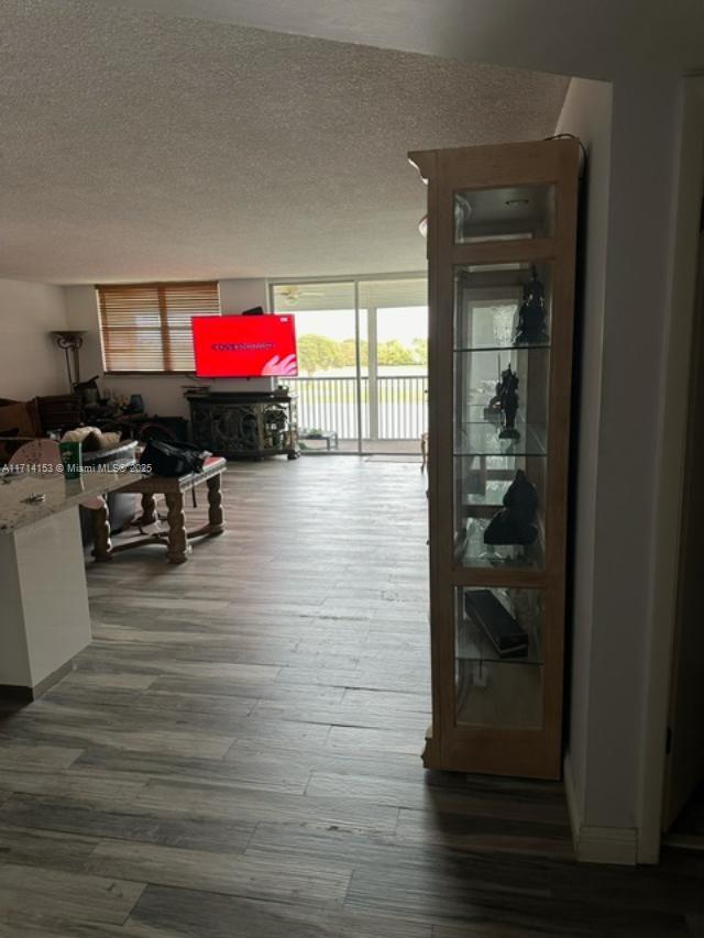 3300 W Rolling Hills Cir 406