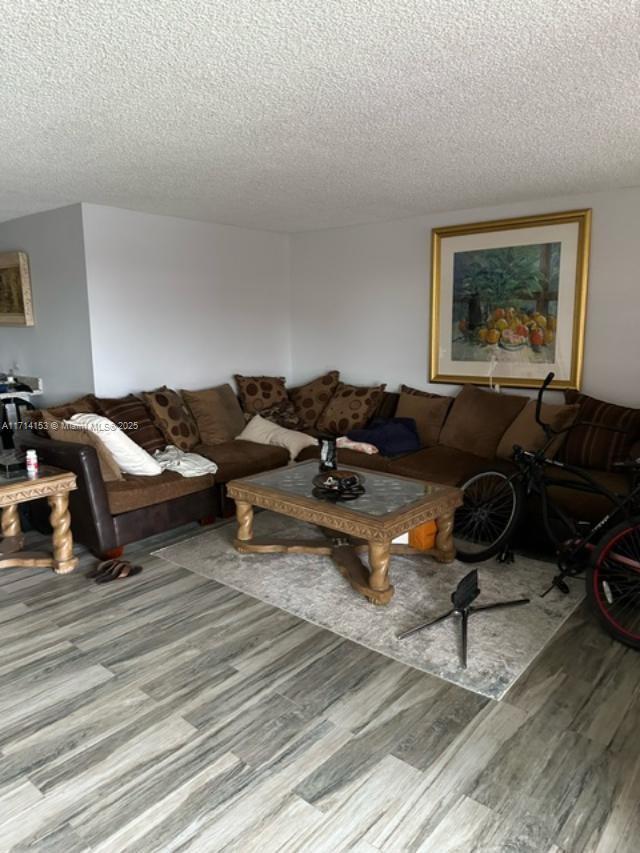 3300 W Rolling Hills Cir 406