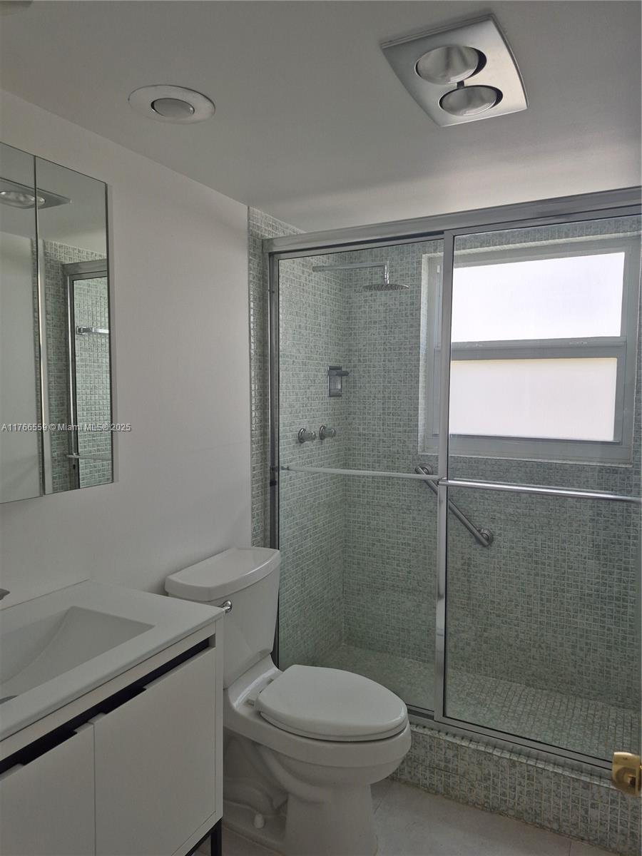 NO 16 PALM-AIRE COUNTRY C - Residential Lease