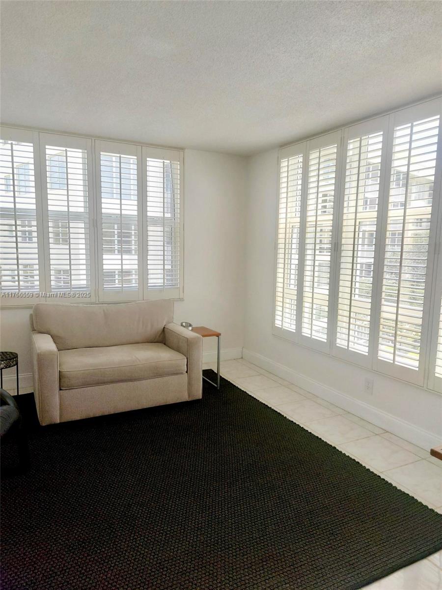 NO 16 PALM-AIRE COUNTRY C - Residential Lease