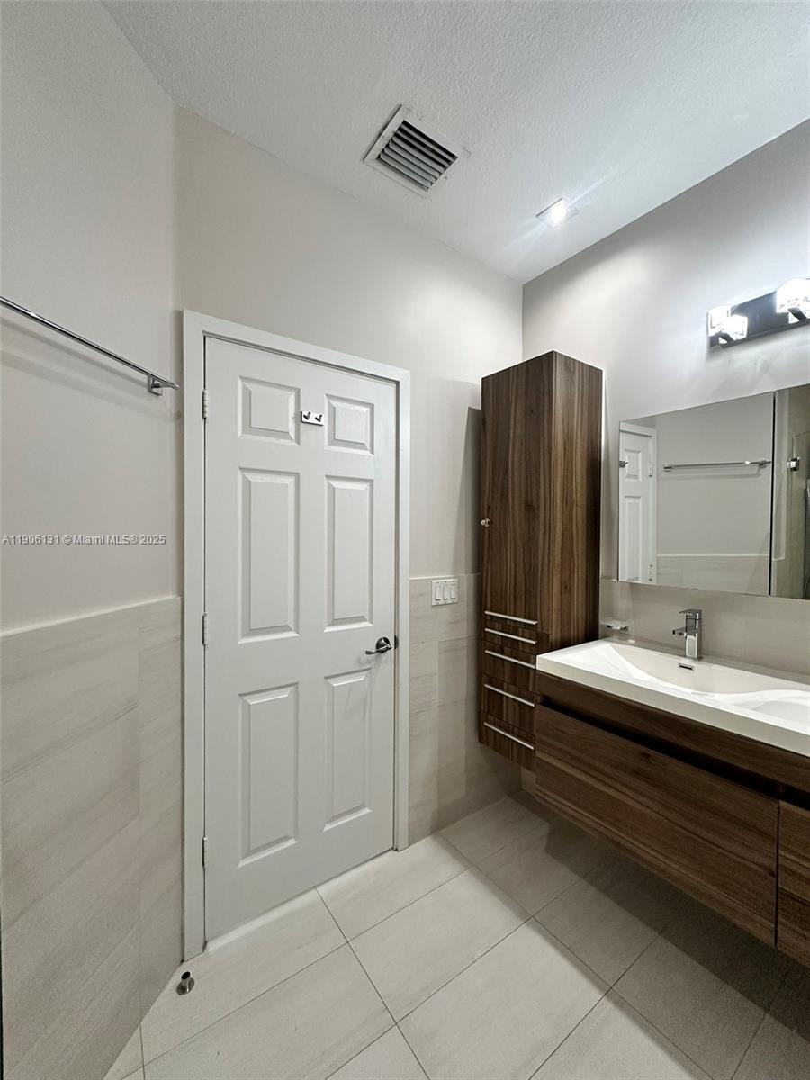 ST MORITZ ESTATES - Residential Lease