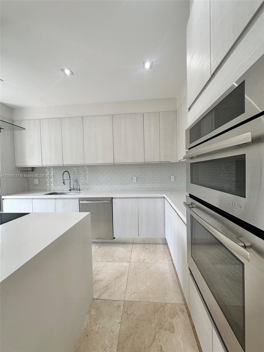 ST MORITZ ESTATES - Residential Lease