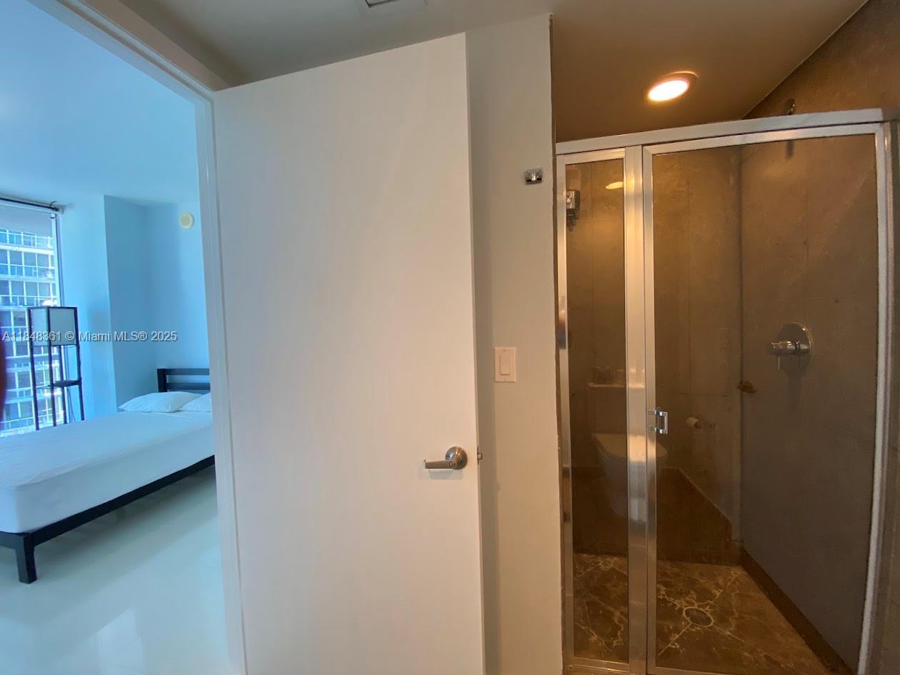 ICONBRICKELL CONDO NO 1 - Residential Lease