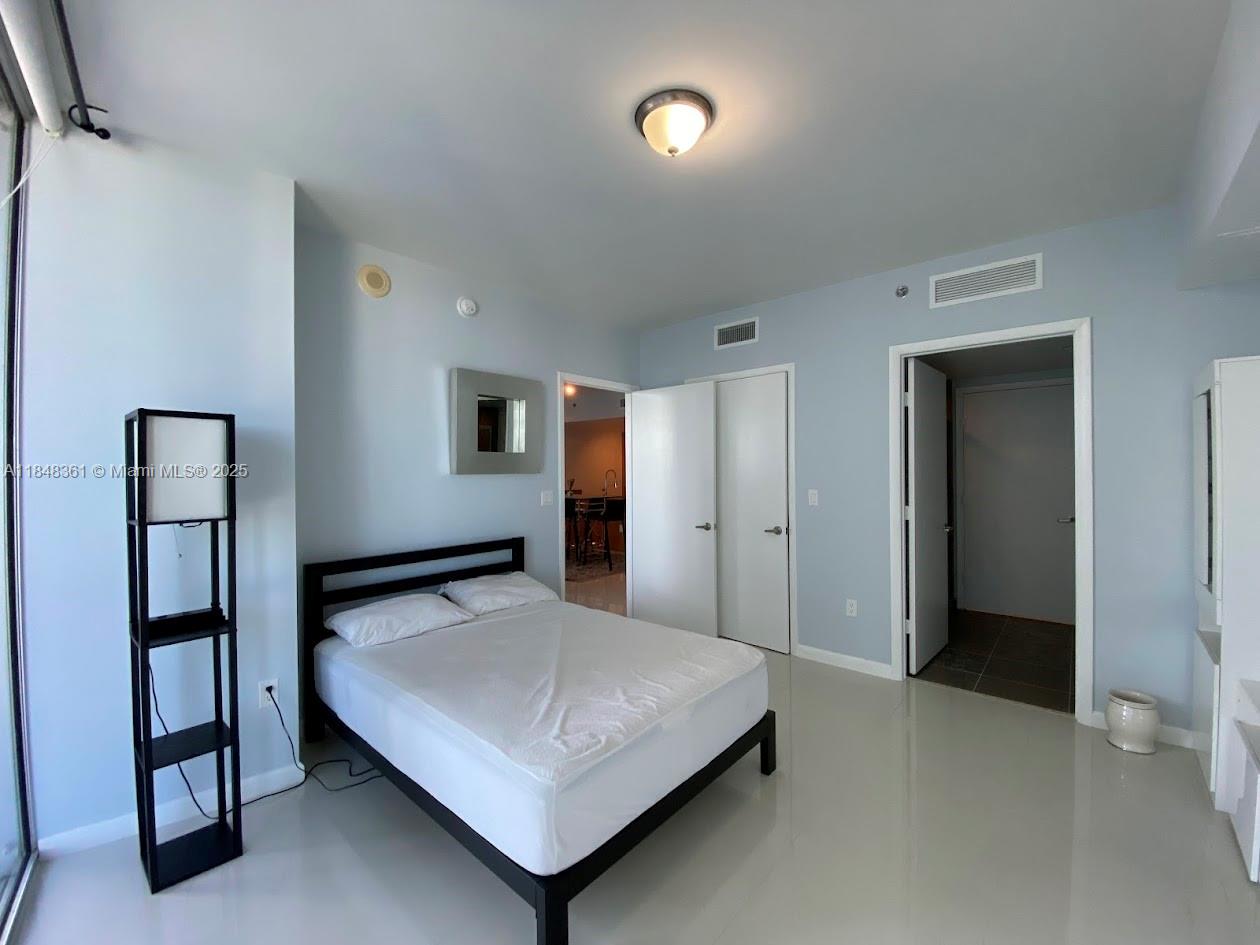 ICONBRICKELL CONDO NO 1 - Residential Lease