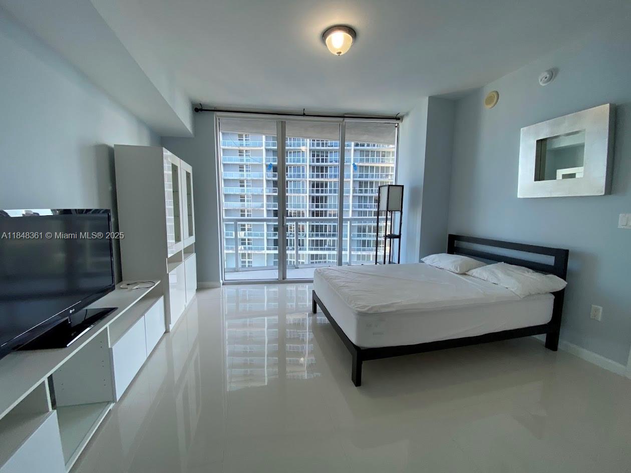 ICONBRICKELL CONDO NO 1 - Residential Lease