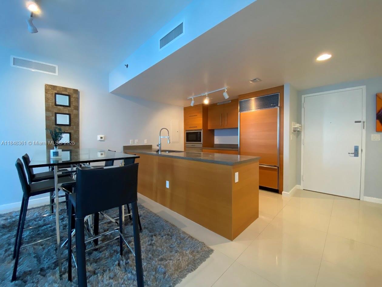 ICONBRICKELL CONDO NO 1 - Residential Lease