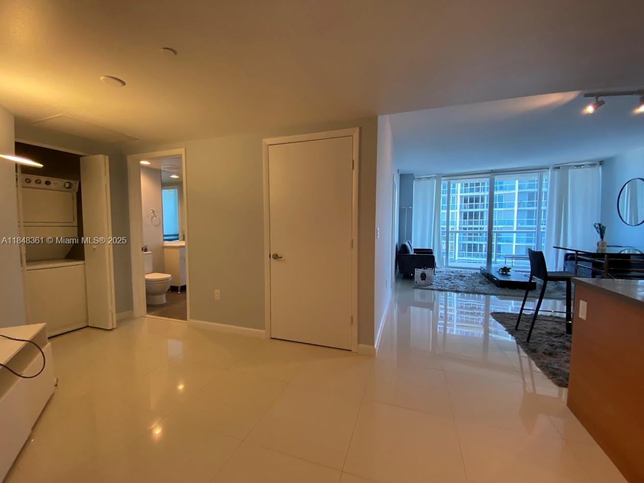 ICONBRICKELL CONDO NO 1 - Residential Lease