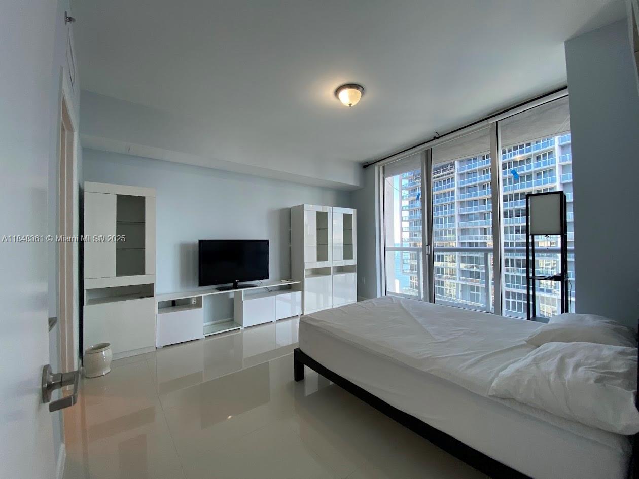 ICONBRICKELL CONDO NO 1 - Residential Lease
