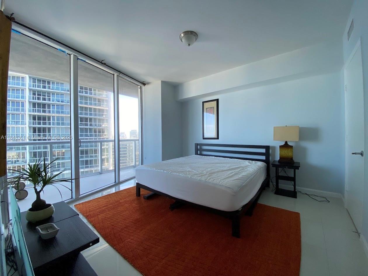 ICONBRICKELL CONDO NO 1 - Residential Lease