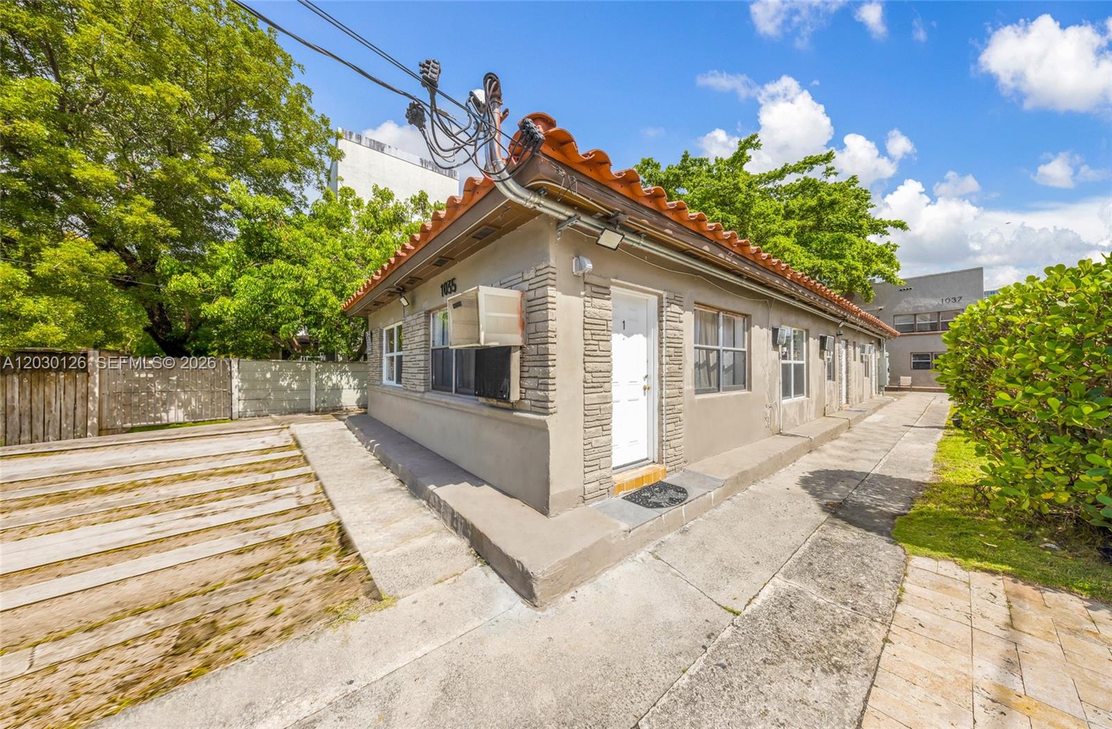 1035 NW 4th St