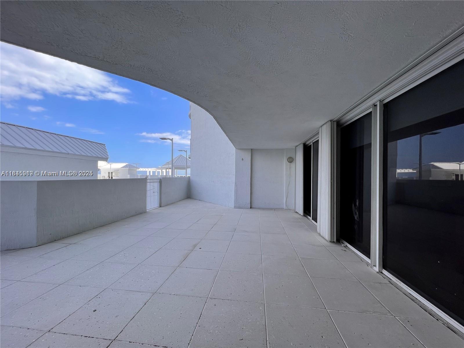 16711 Collins Ave 602, Sunny Isles Beach, FL, 33160/$1,000,000 2 16711 Collins Ave 602
