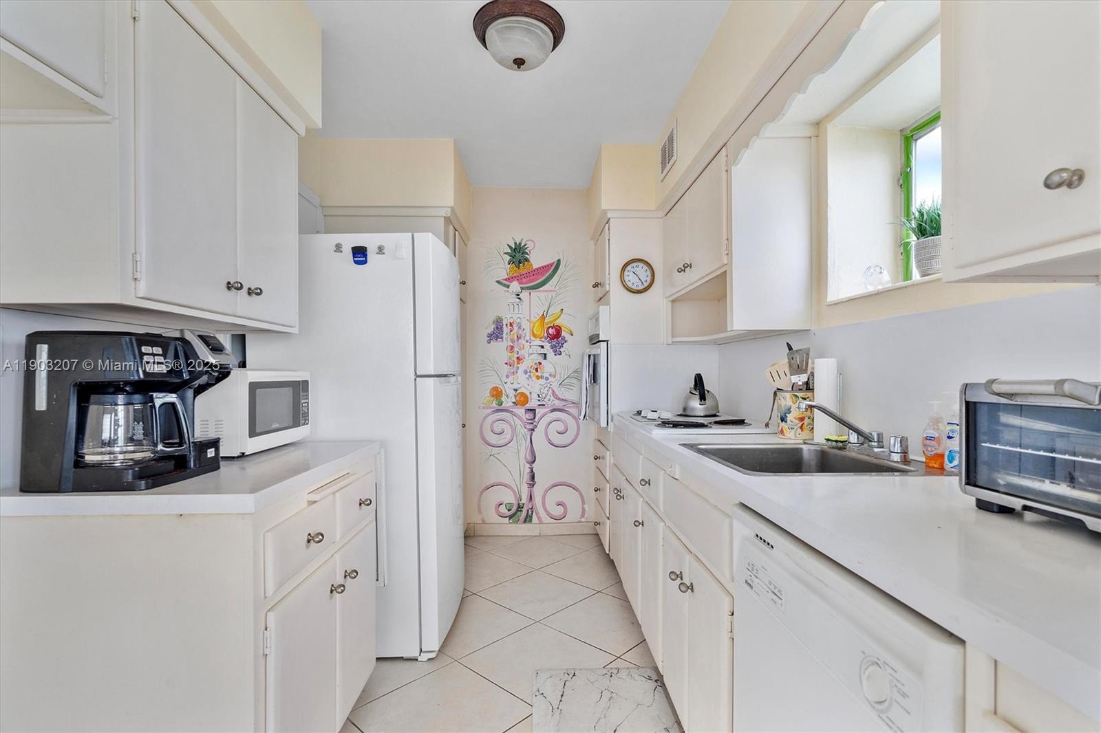 CORAL SEA TOWERS CO-OP - Residential