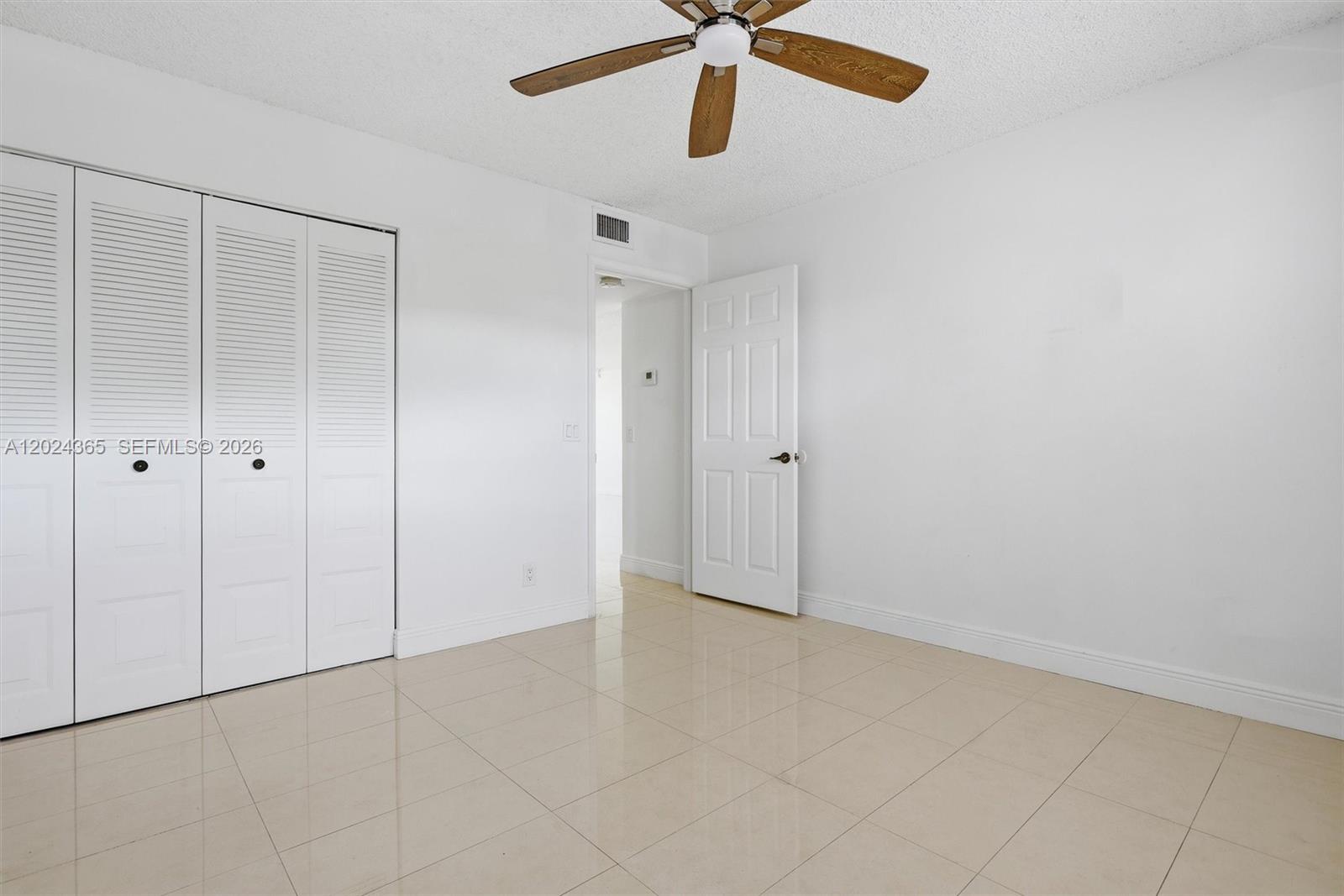 SUNRISE LAKES 211 CONDO - Residential