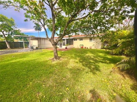 Tiny photo for 106 N 32nd Ave, Hollywood, FL 33021 (MLS # A12077049)