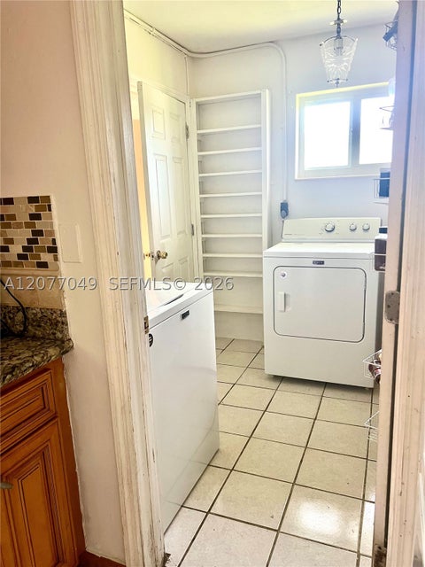 Tiny photo for 106 N 32nd Ave, Hollywood, FL 33021 (MLS # A12077049)