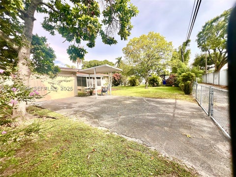 Tiny photo for 106 N 32nd Ave, Hollywood, FL 33021 (MLS # A12077049)