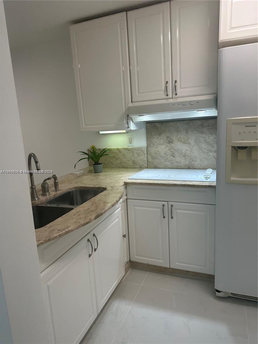PALM GARDENS CONDO - Residential Lease