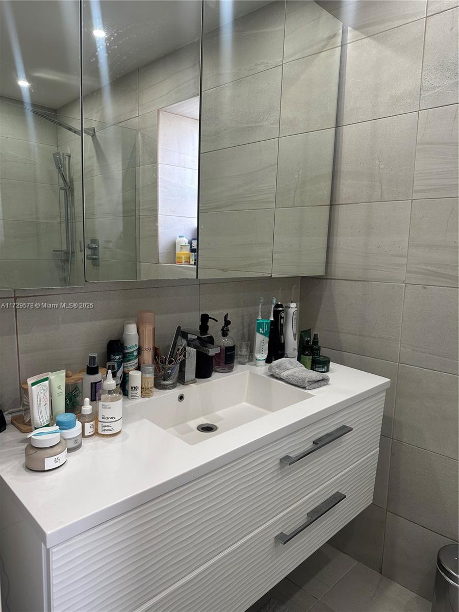 VILLA DORADA CONDO NO 1 - Residential