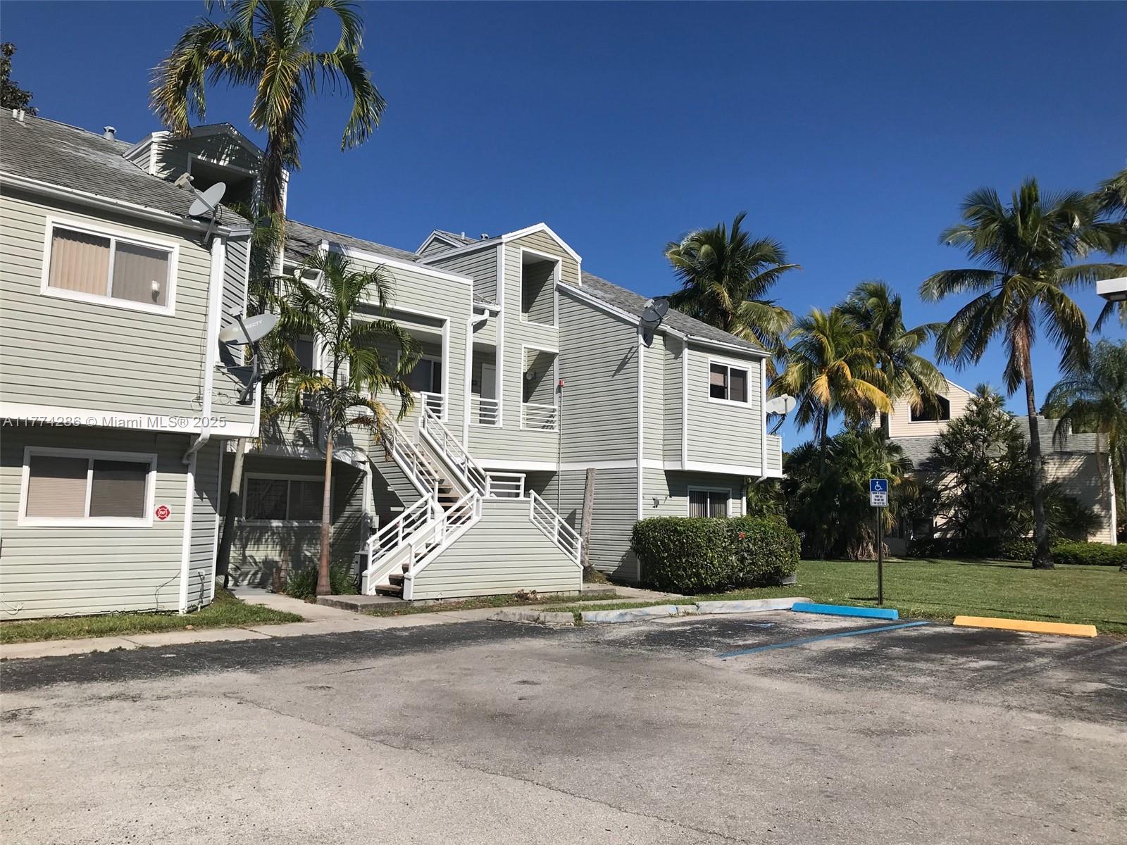3401 Nw 44th St 106, Oakland Park, Miami-Dade County, Florida - 2 Bedrooms  
2 Bathrooms - 