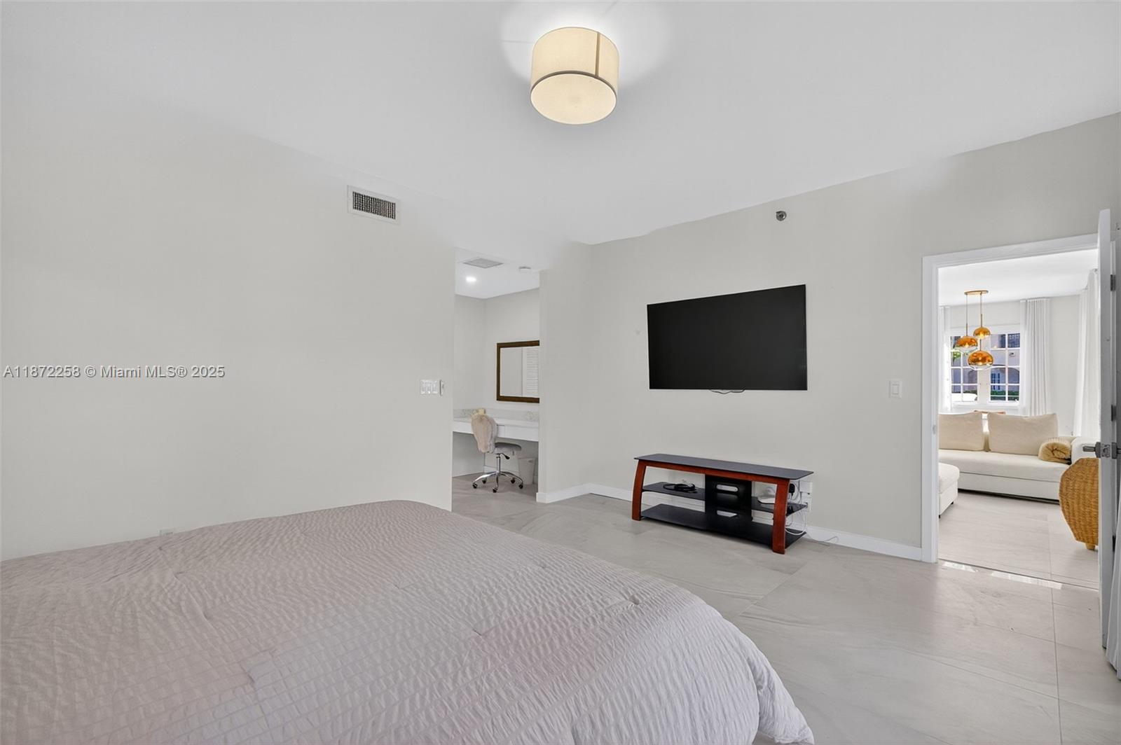 SEASIDE CONDO - Residential