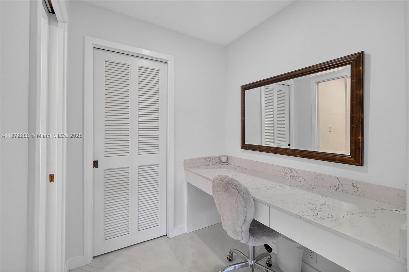 SEASIDE CONDO - Residential