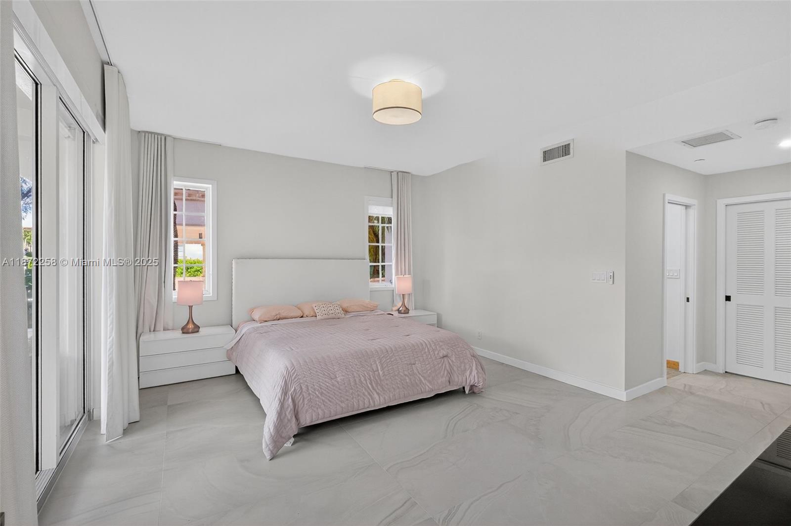 SEASIDE CONDO - Residential