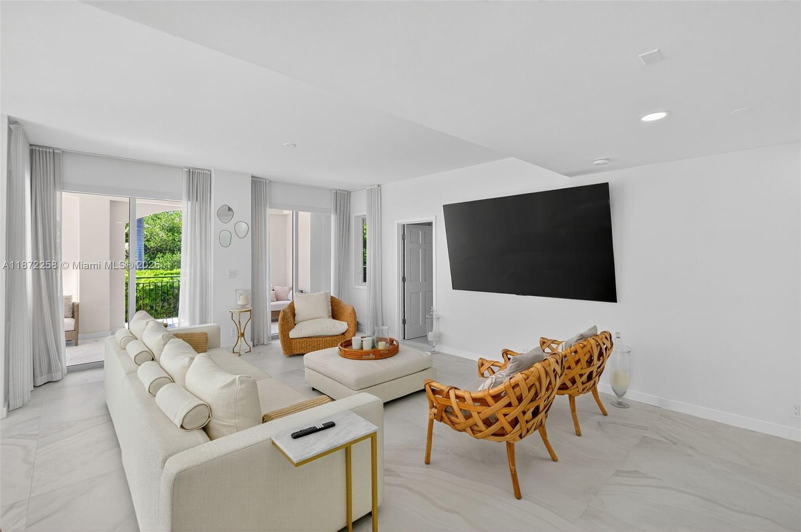 SEASIDE CONDO - Residential