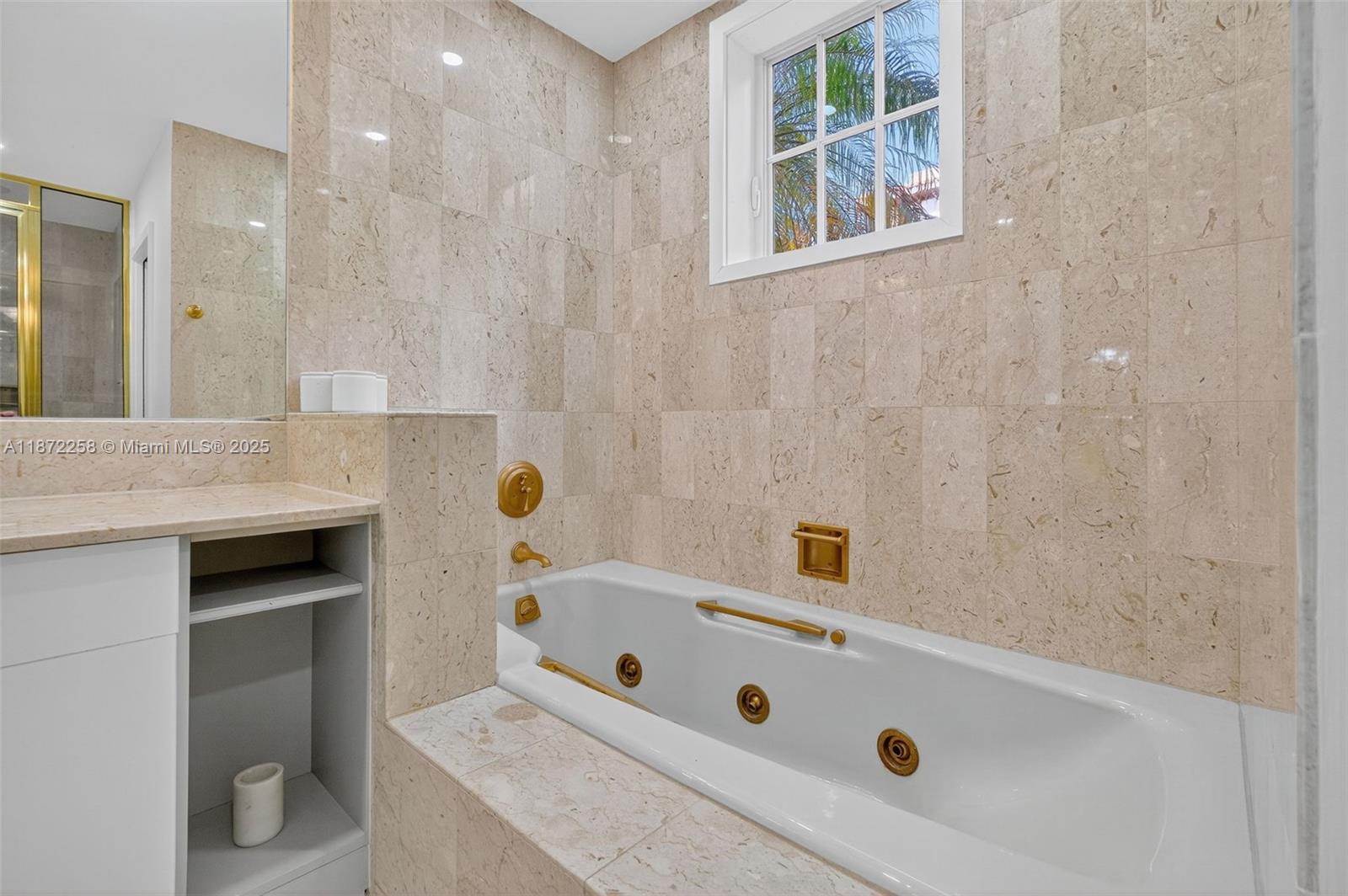 SEASIDE CONDO - Residential