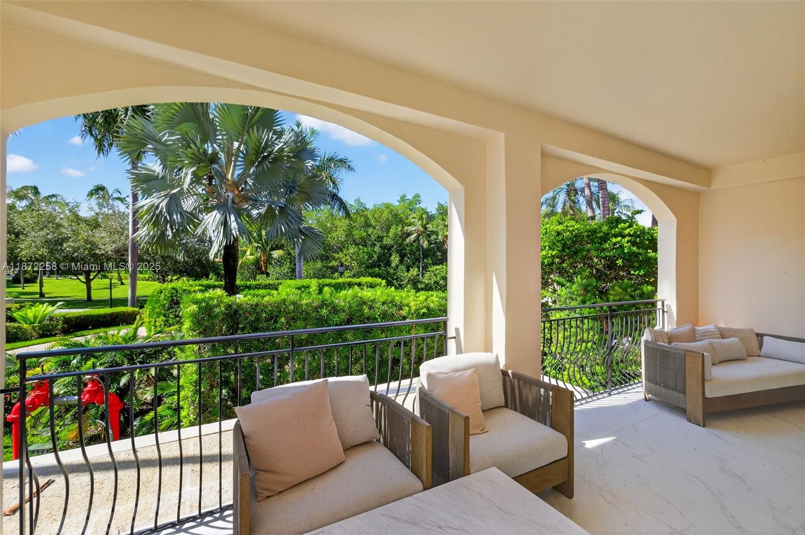 SEASIDE CONDO - Residential