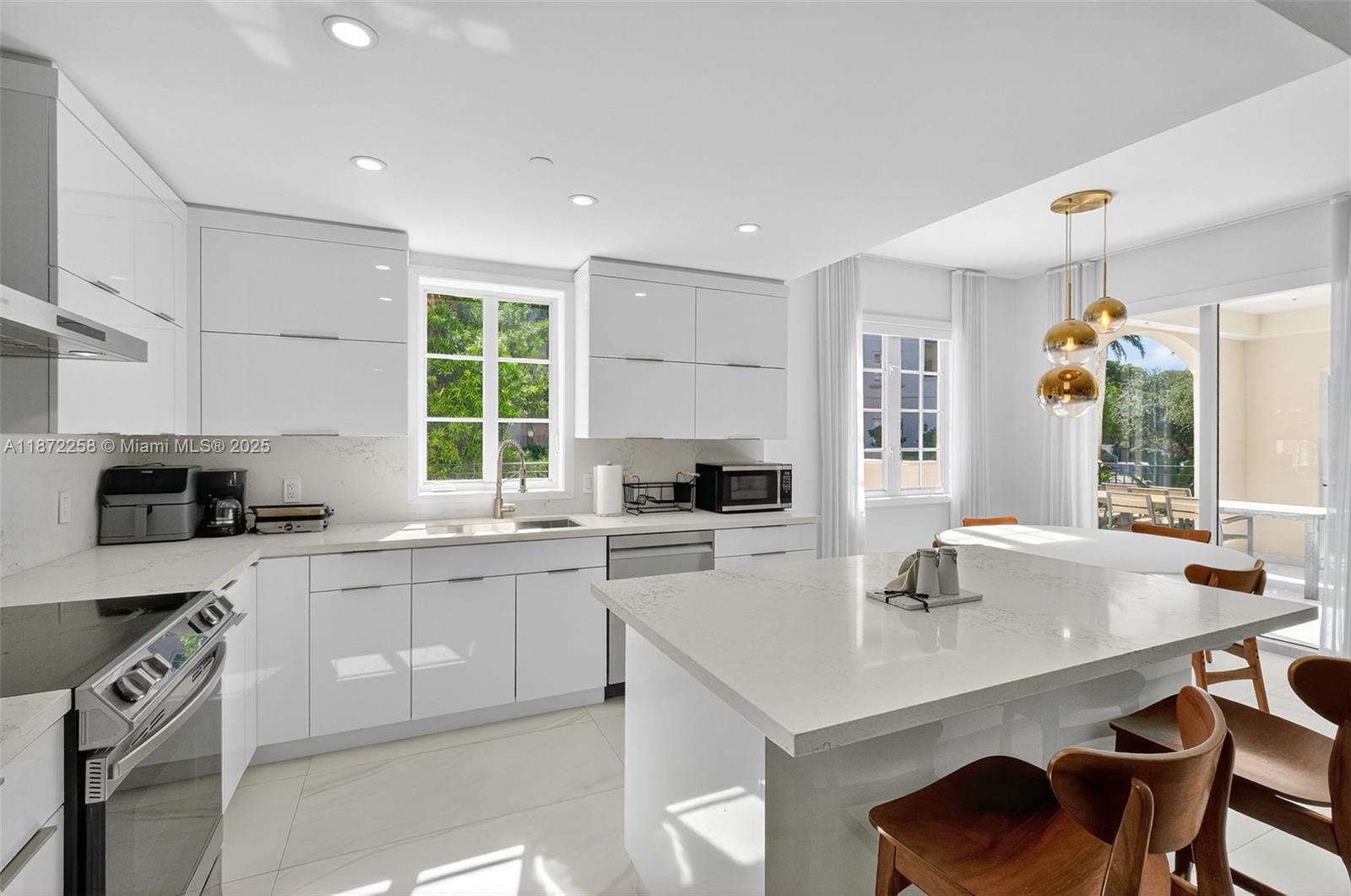 SEASIDE CONDO - Residential