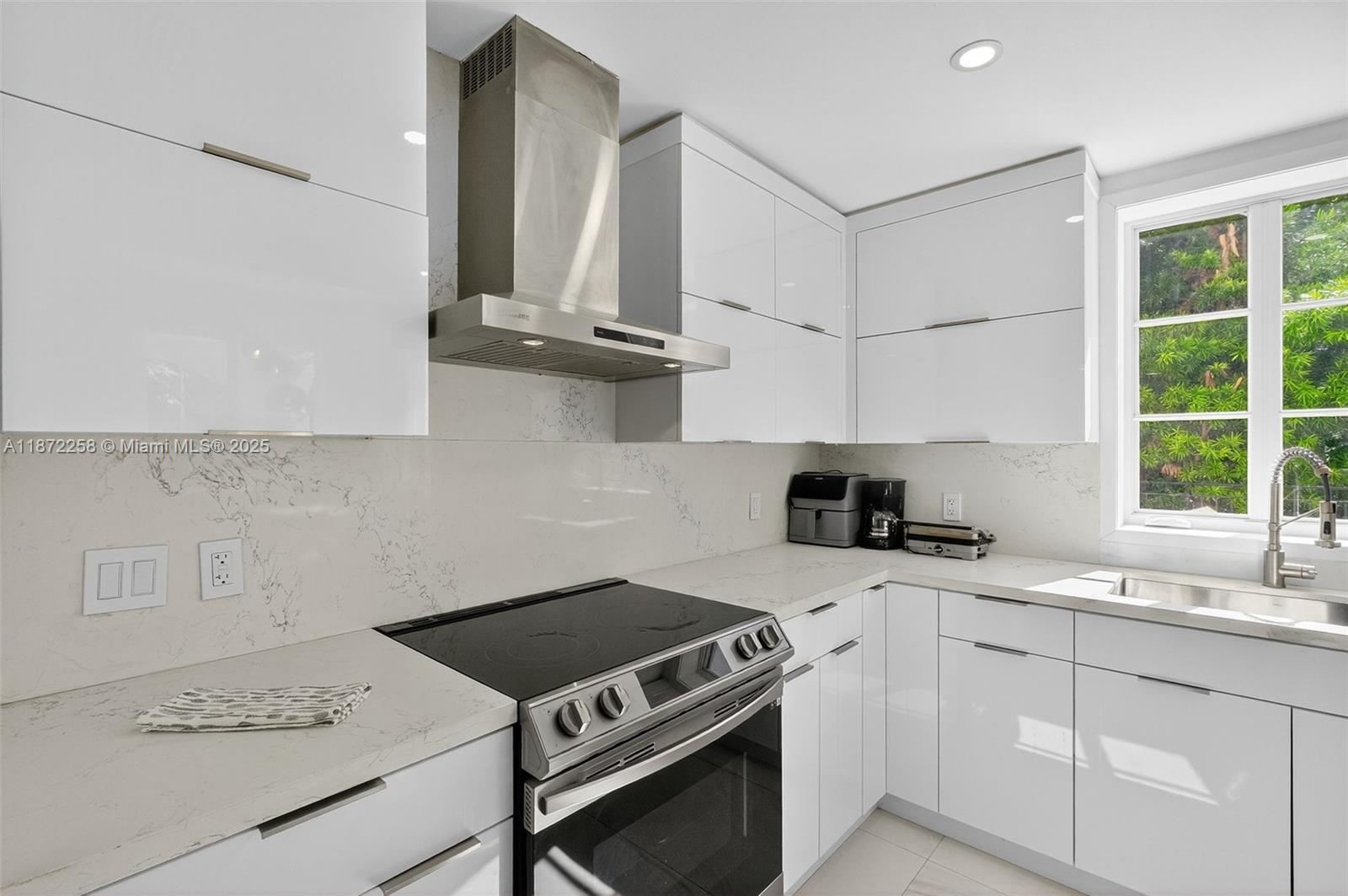 SEASIDE CONDO - Residential