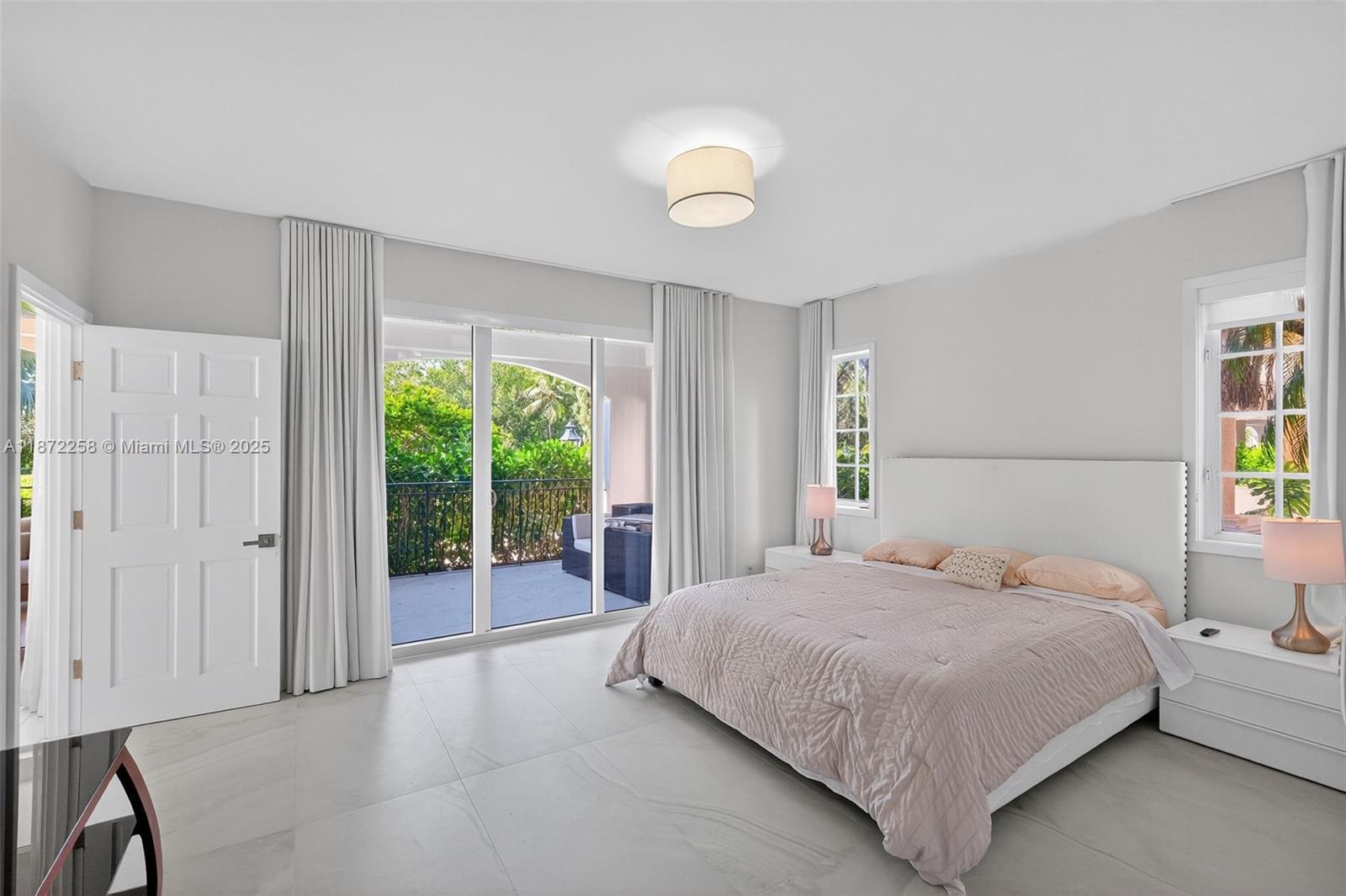 SEASIDE CONDO - Residential