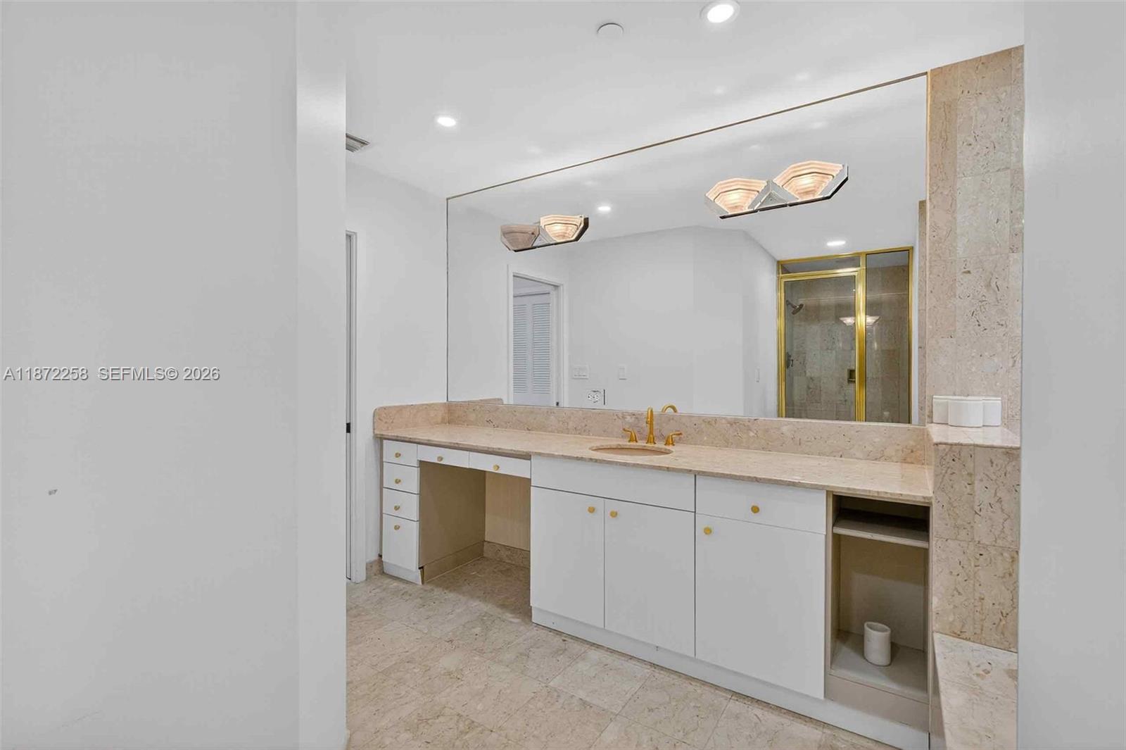 SEASIDE CONDO - Residential