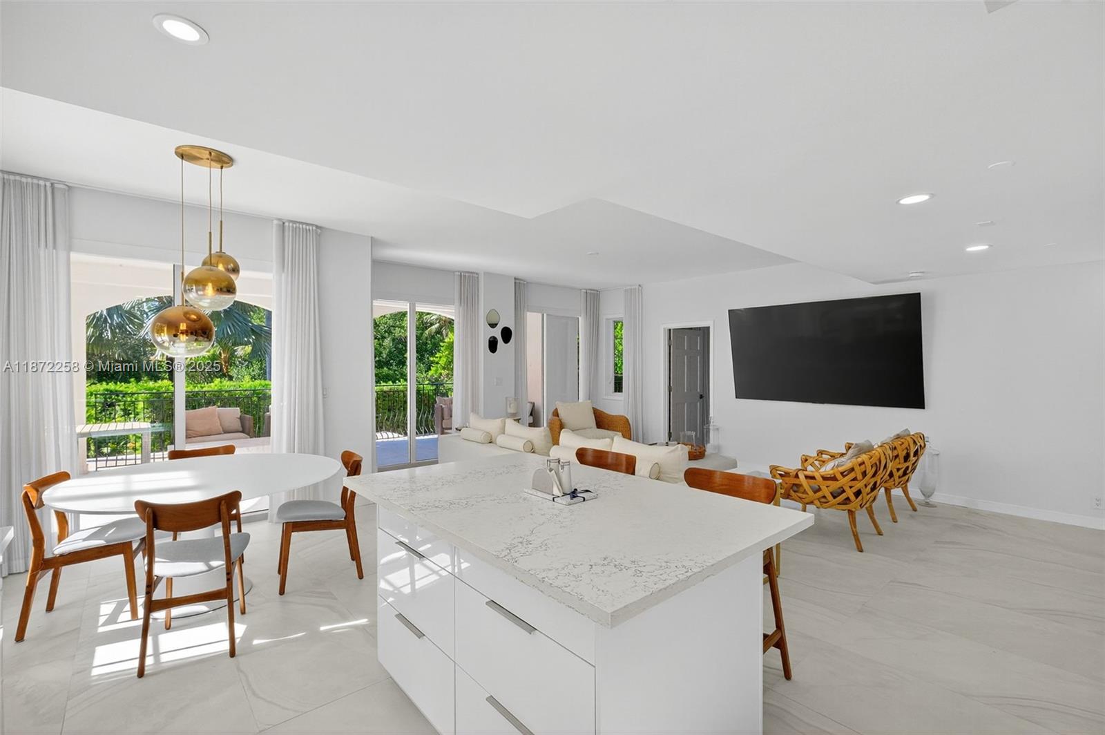 SEASIDE CONDO - Residential