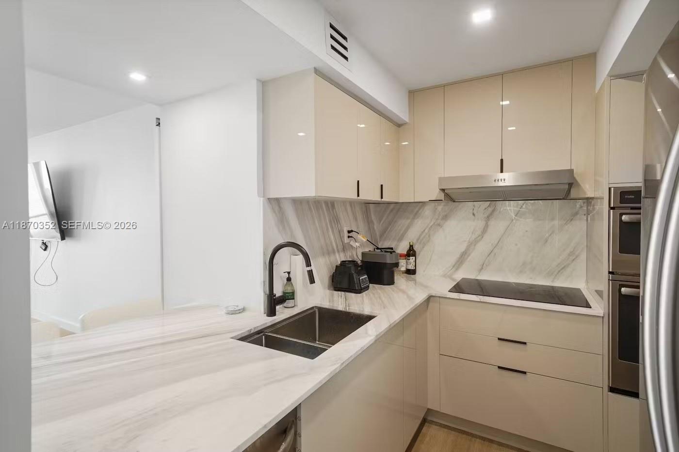 MIRADOR 1200 CONDO - Residential