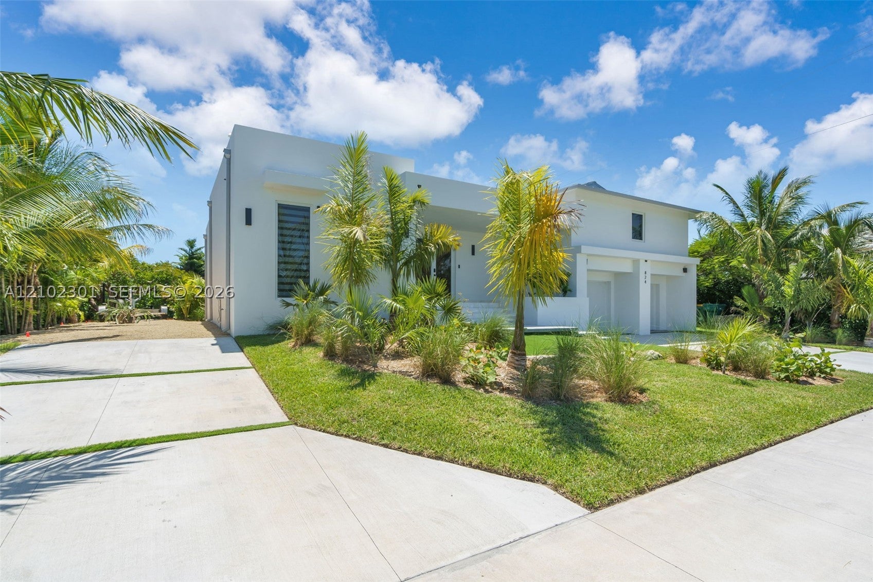 824 ROSE CT