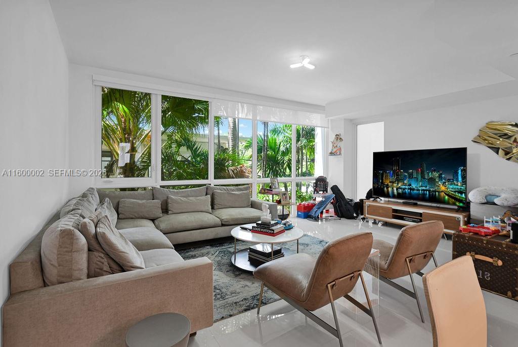 BAY HARBOR ISLAND - Residential