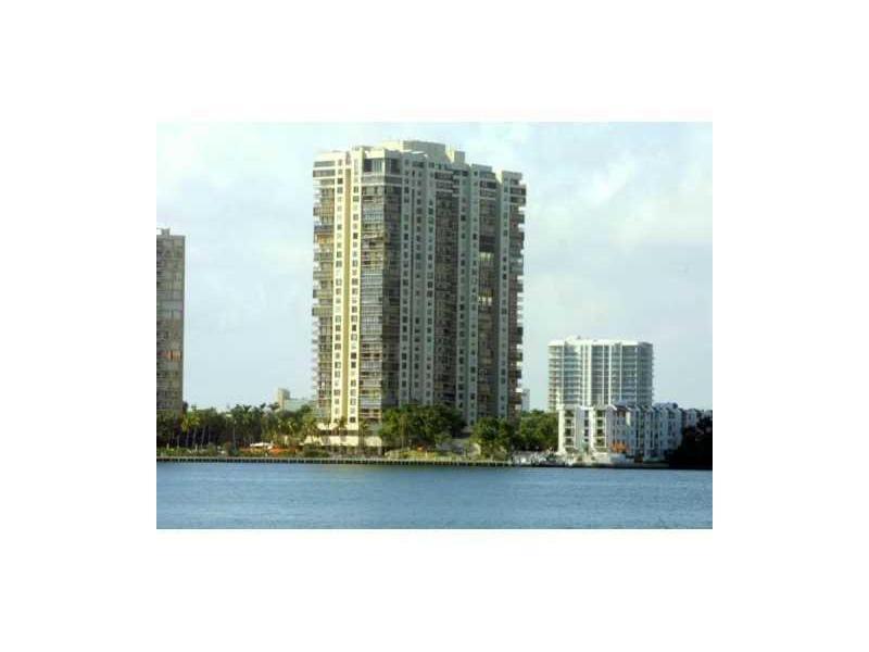 Largest two bedroom & two baths,Corner unit, in building, view to Coconut Grove, Hardwood floors throughout unit. Remodeled kitchen, with granite countertops & all new stainless appliances, new bathrooms,freshly painted. Security inside and outside buildi ng 24 hours a day, olympic pool,five tennis courts, state of the art gym, beauty parlor, coffee shop andmany other amenities.