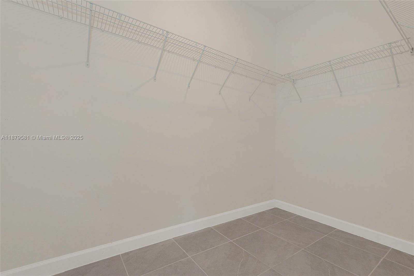 PARADISE PINES - Residential