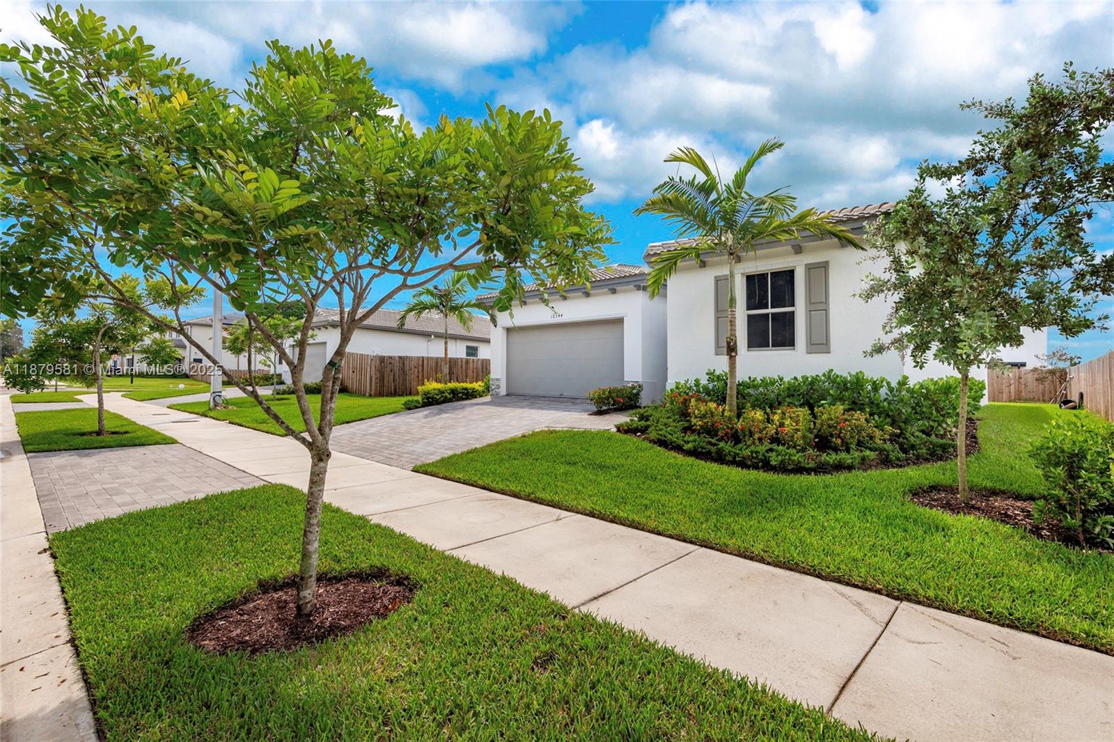 PARADISE PINES - Residential