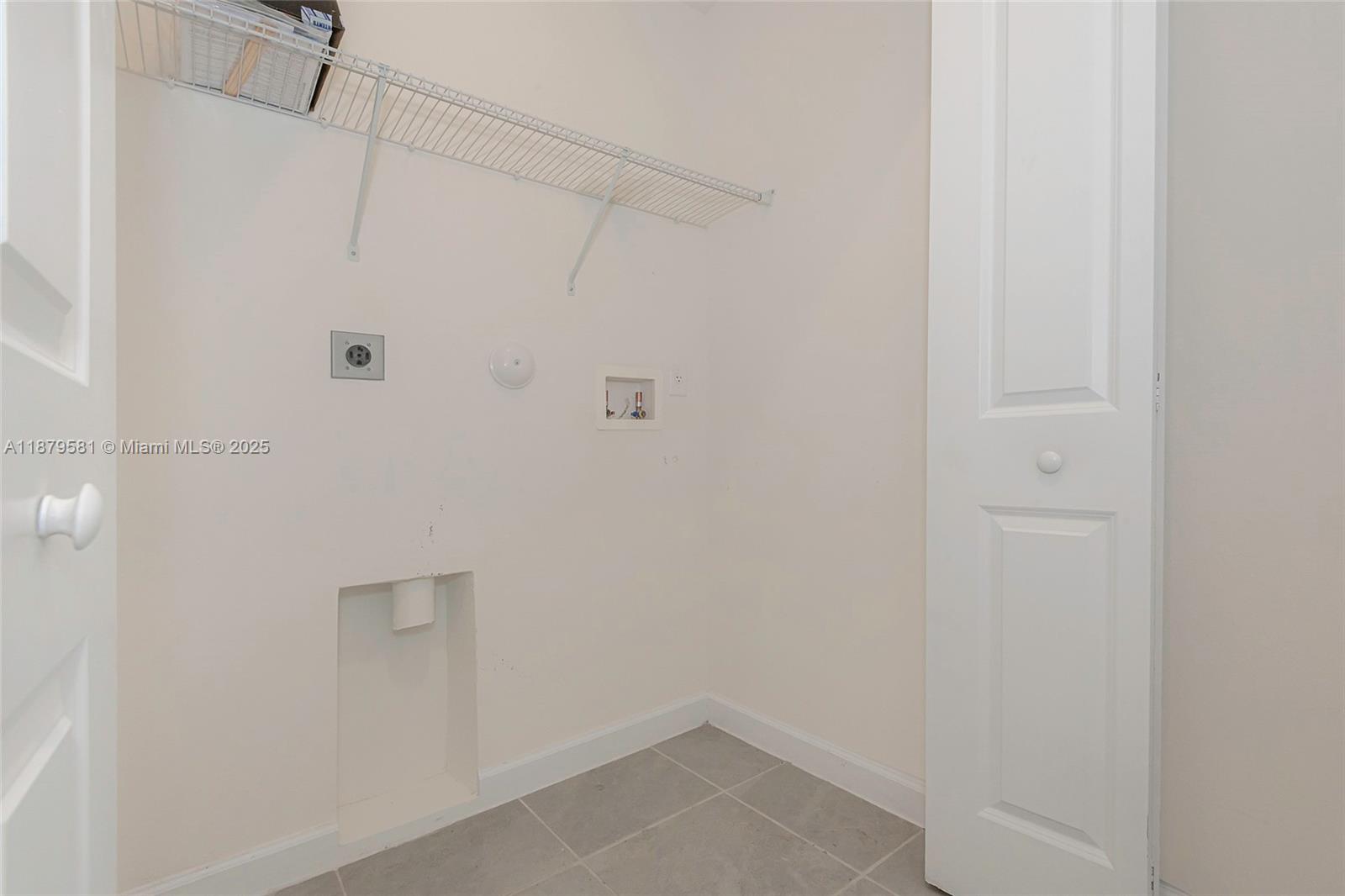 PARADISE PINES - Residential