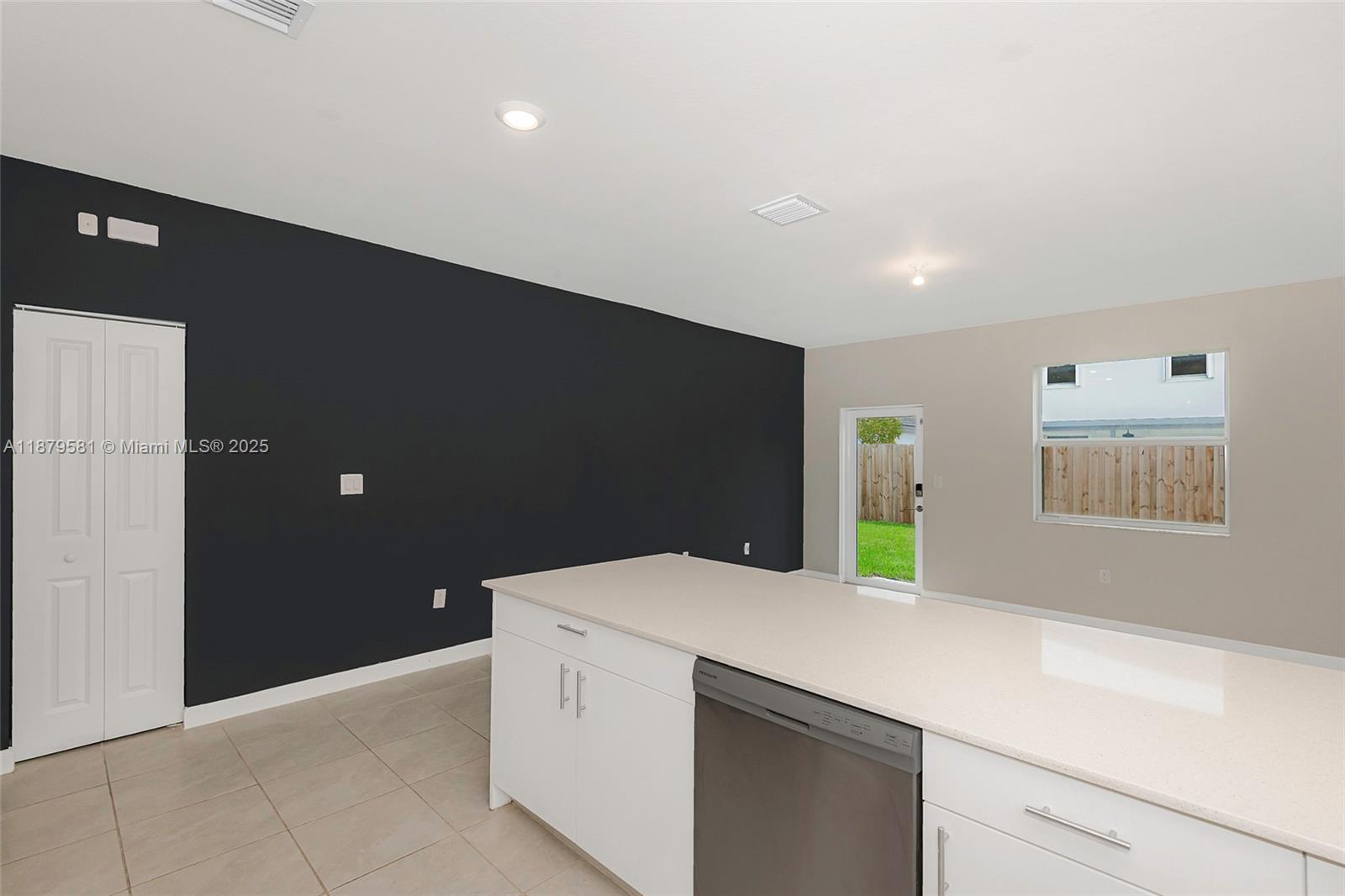 PARADISE PINES - Residential