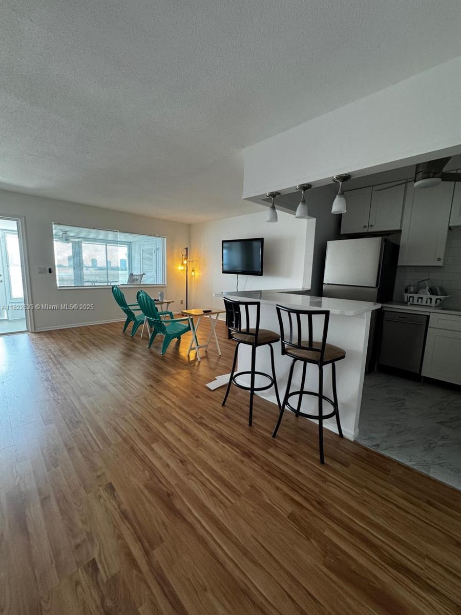 SHORE CLUB APTS A INC - Residential Lease