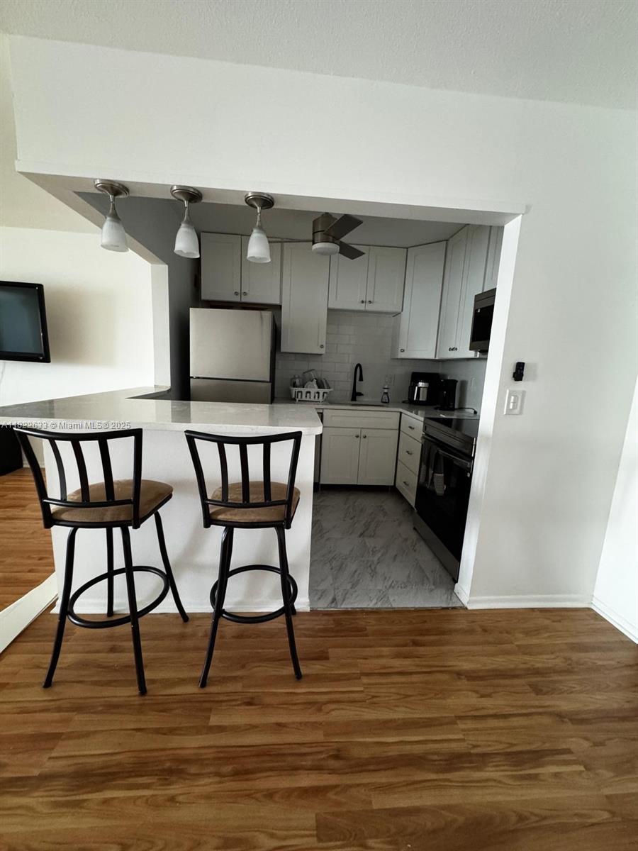 SHORE CLUB APTS A INC - Residential Lease