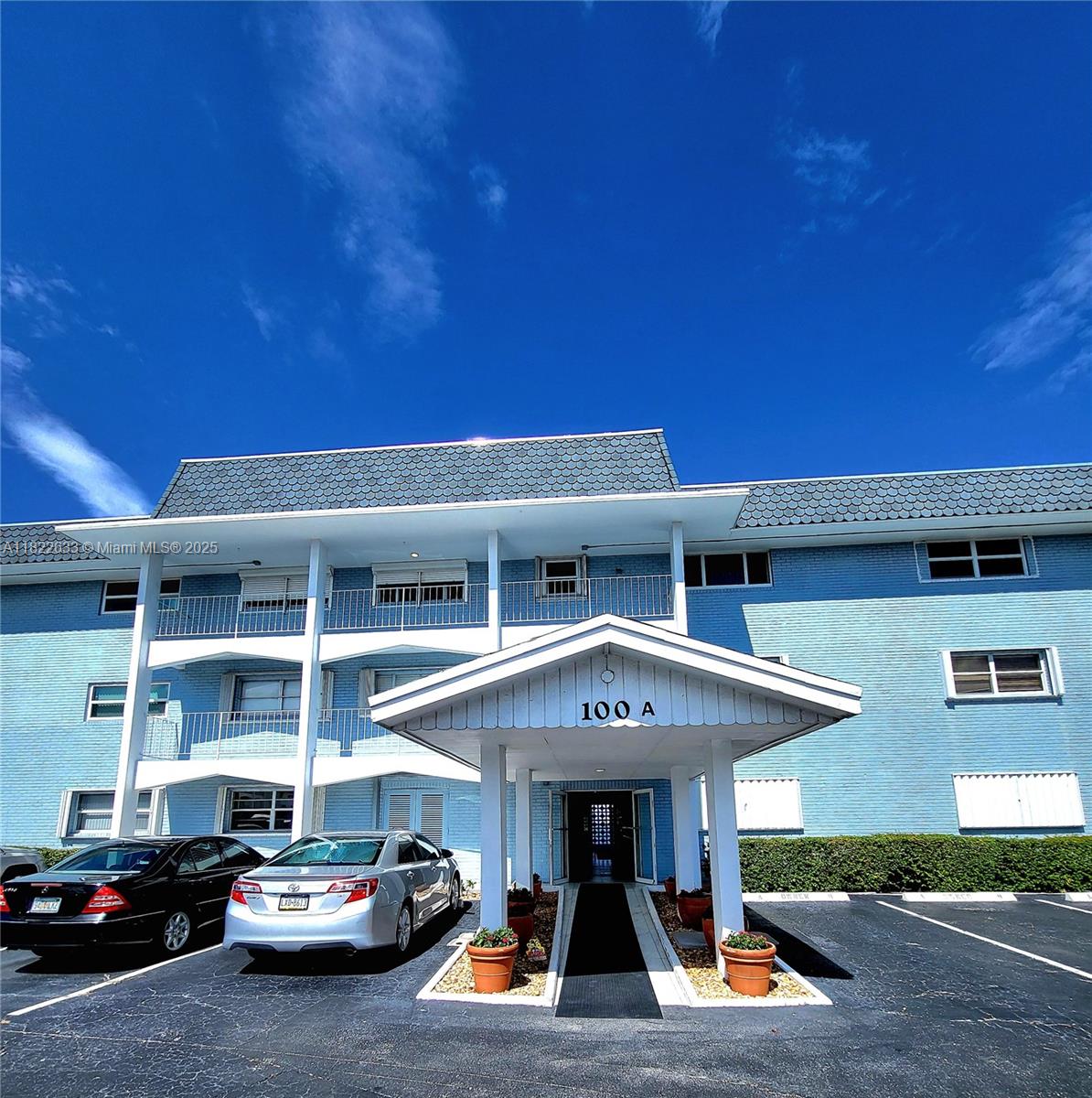 100 Shore Ct 310