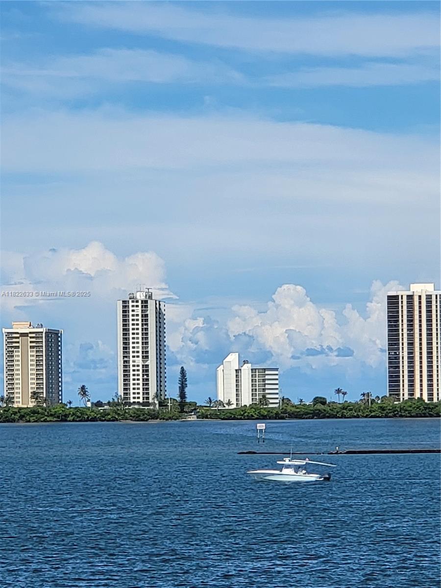 100 Shore Ct 310