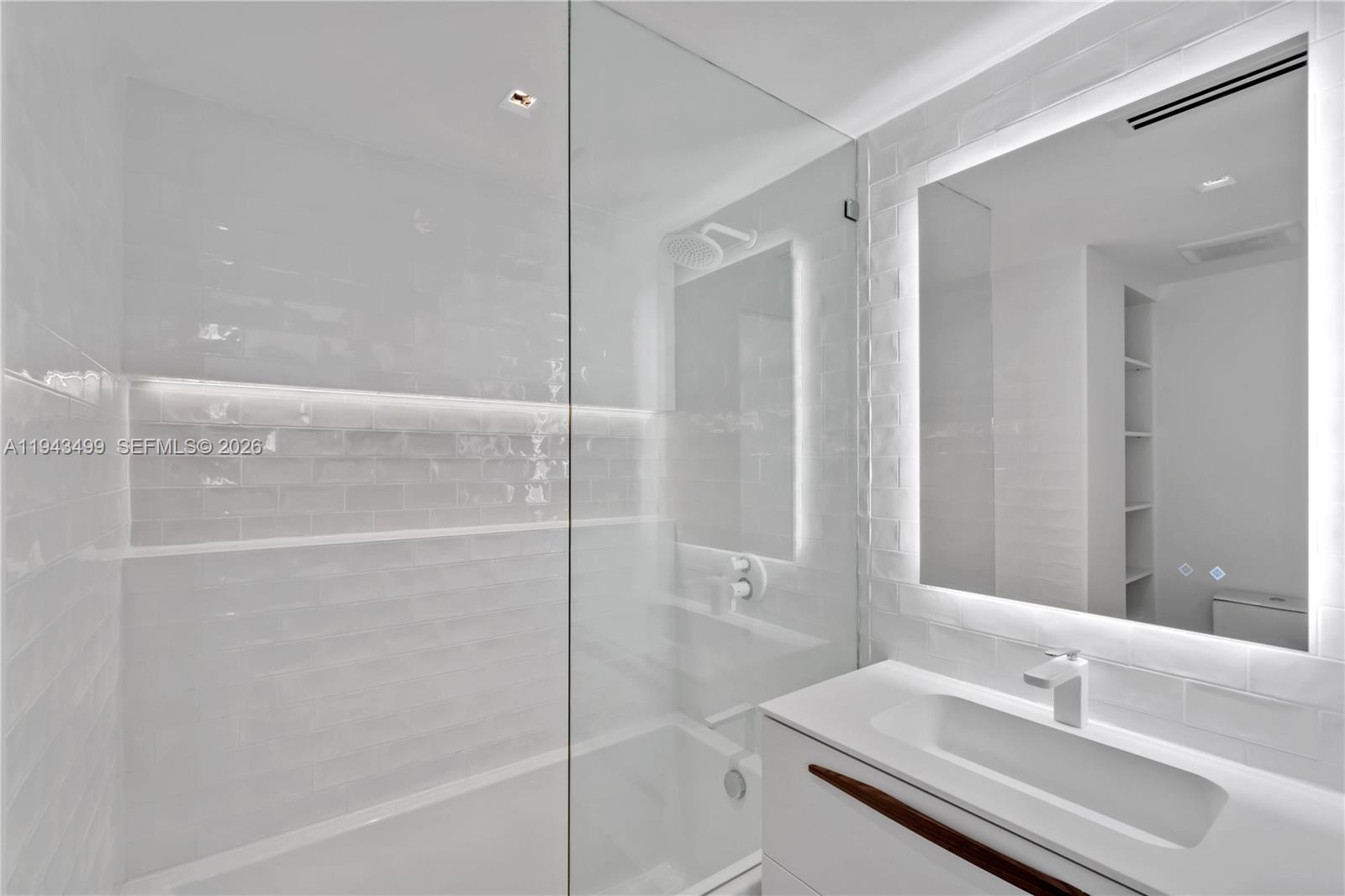 THE WAVERLY AT SOUTH BEACH - Residential