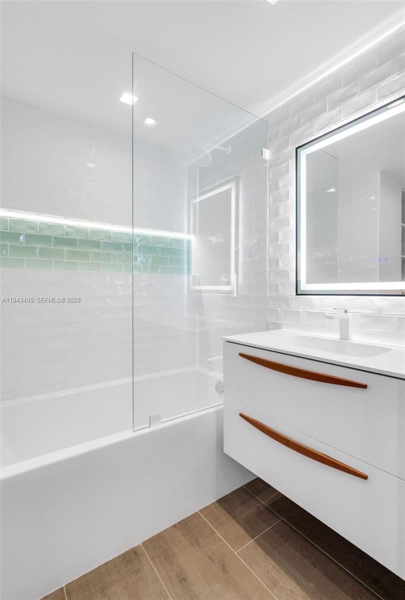 THE WAVERLY AT SOUTH BEACH - Residential