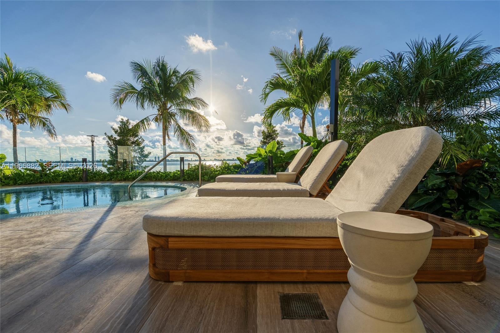 BAY BREEZE - Residential